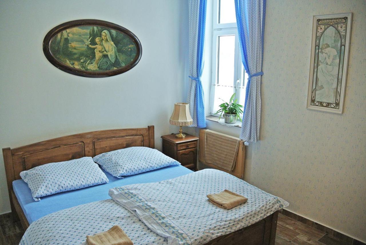 Restaurace A Penzion Ubrousku Prostri Se Nová Bystřice Exterior foto