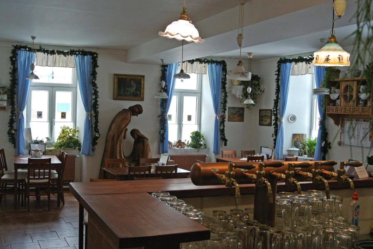 Restaurace A Penzion Ubrousku Prostri Se Nová Bystřice Exterior foto